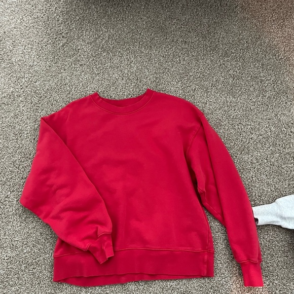 Red aritzia crew neck - Picture 1 of 1
